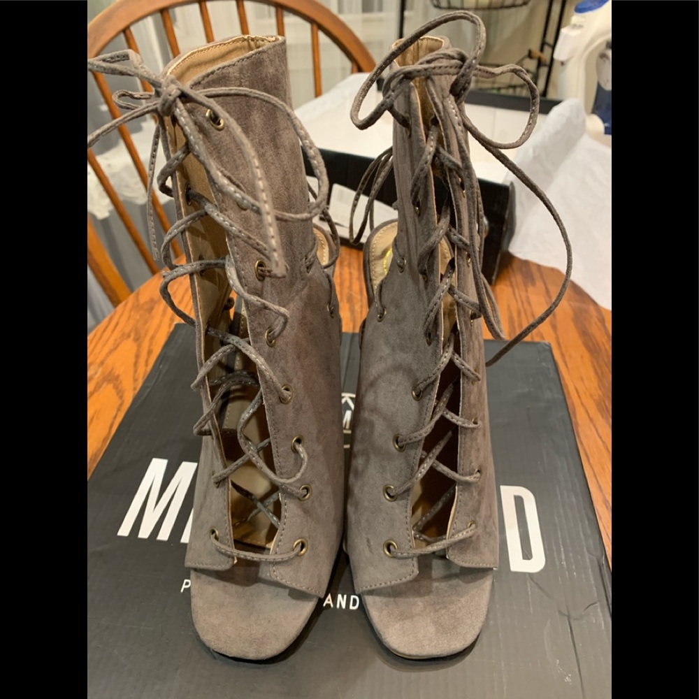 Lace up healed Ankle Boots/shoes Khaki Eu 38